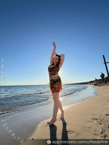 Feedeline nude photo 11
