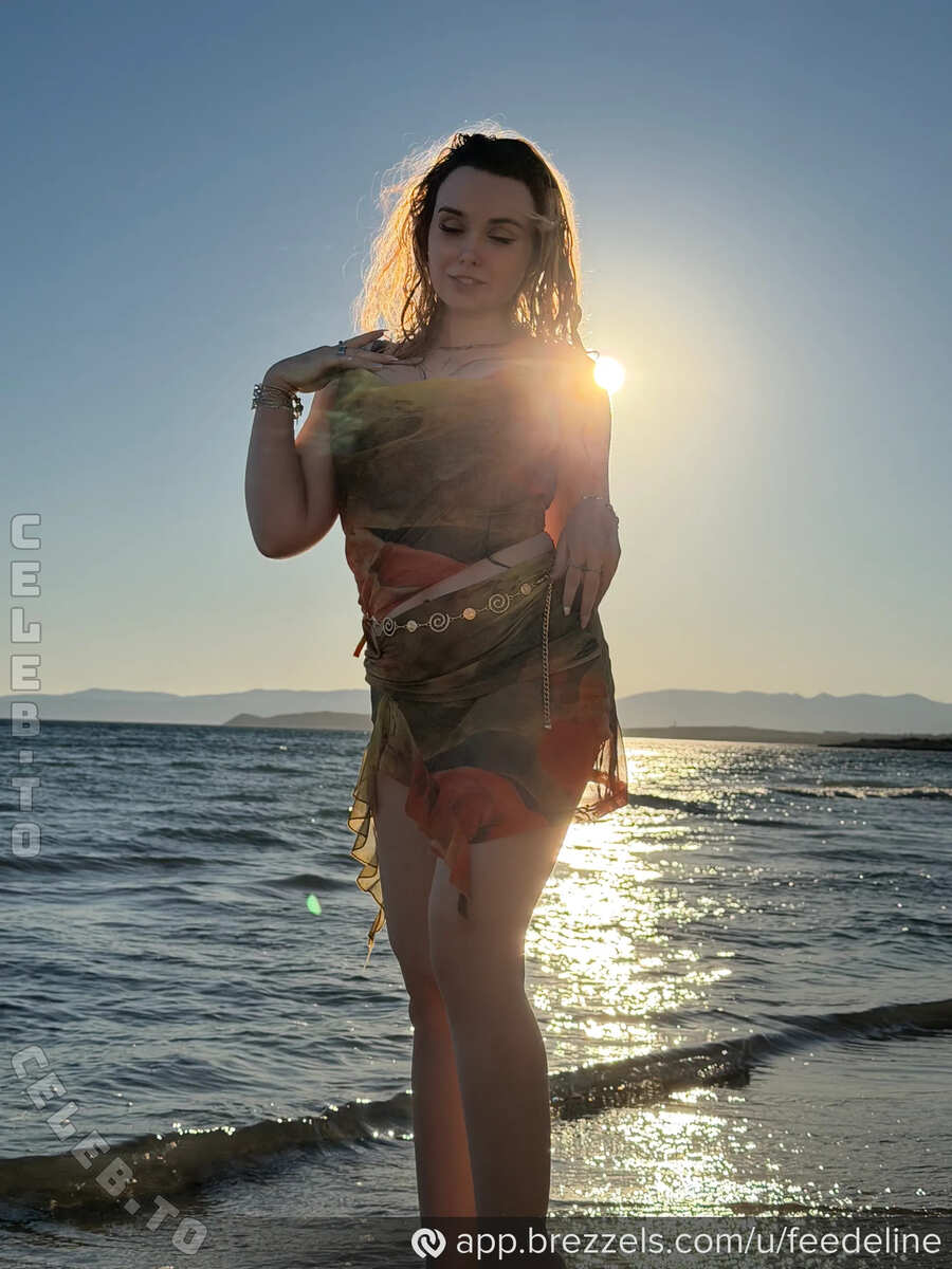 Feedeline nude photo 6
