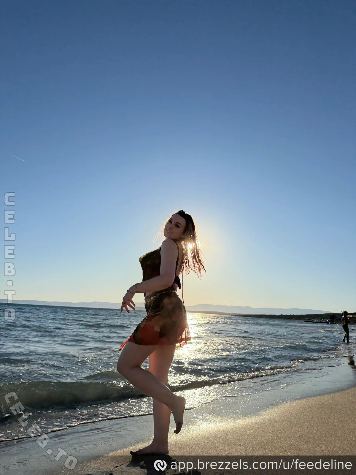 Feedeline nude photo 9