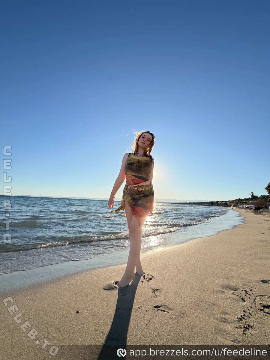 Feedeline nude photo 10