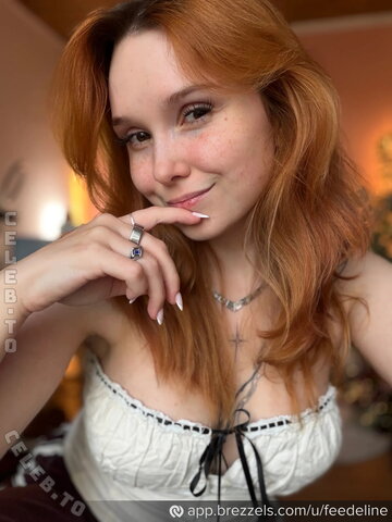 Feedeline nude photo 4