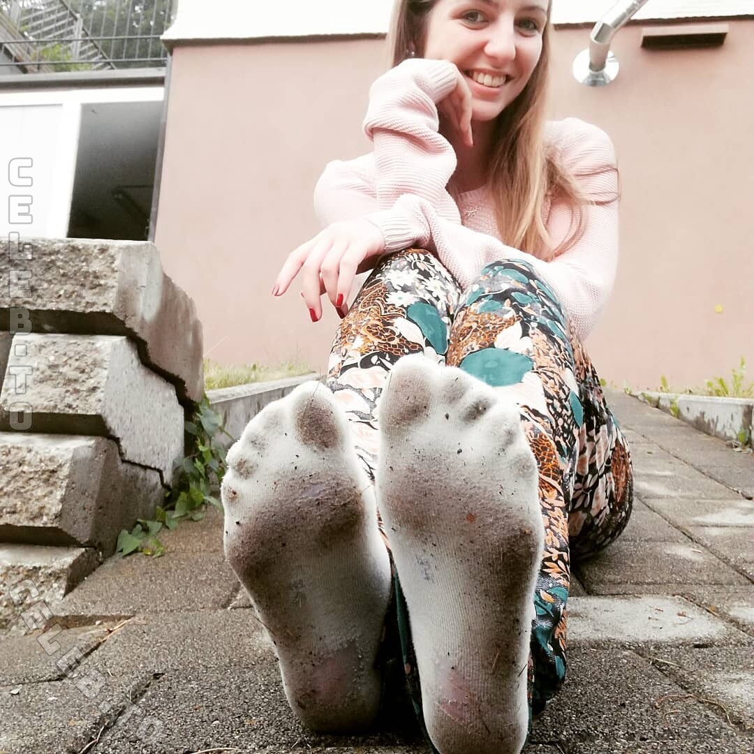 Feet of Penny nude photo 1