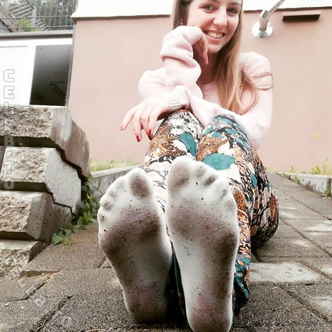 Feet of Penny Hot (2 photos)