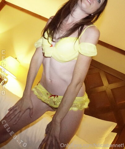 Felicia Bennet – Set of this little cutie...