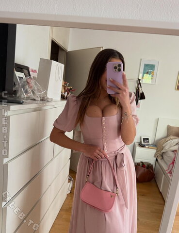 Felicia Fuchs – Better quality pics and update on her vinted 🥵