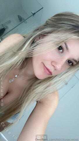 Felicity Smoak nude photo 70
