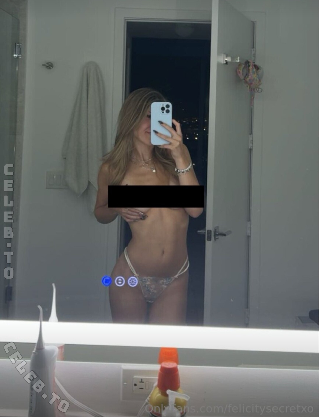 Felicity Smoak nude photo 1