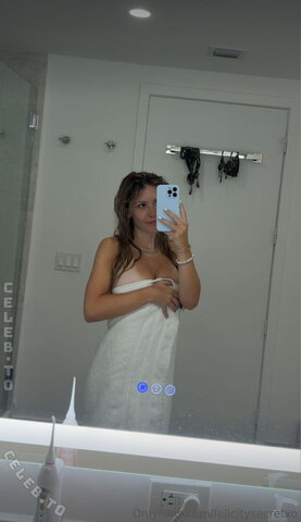 Felicity Smoak nude photo 19
