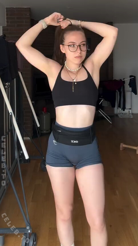 Felikah nude photo 3