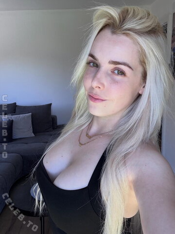 Feliz R. Nicole nude photo 13