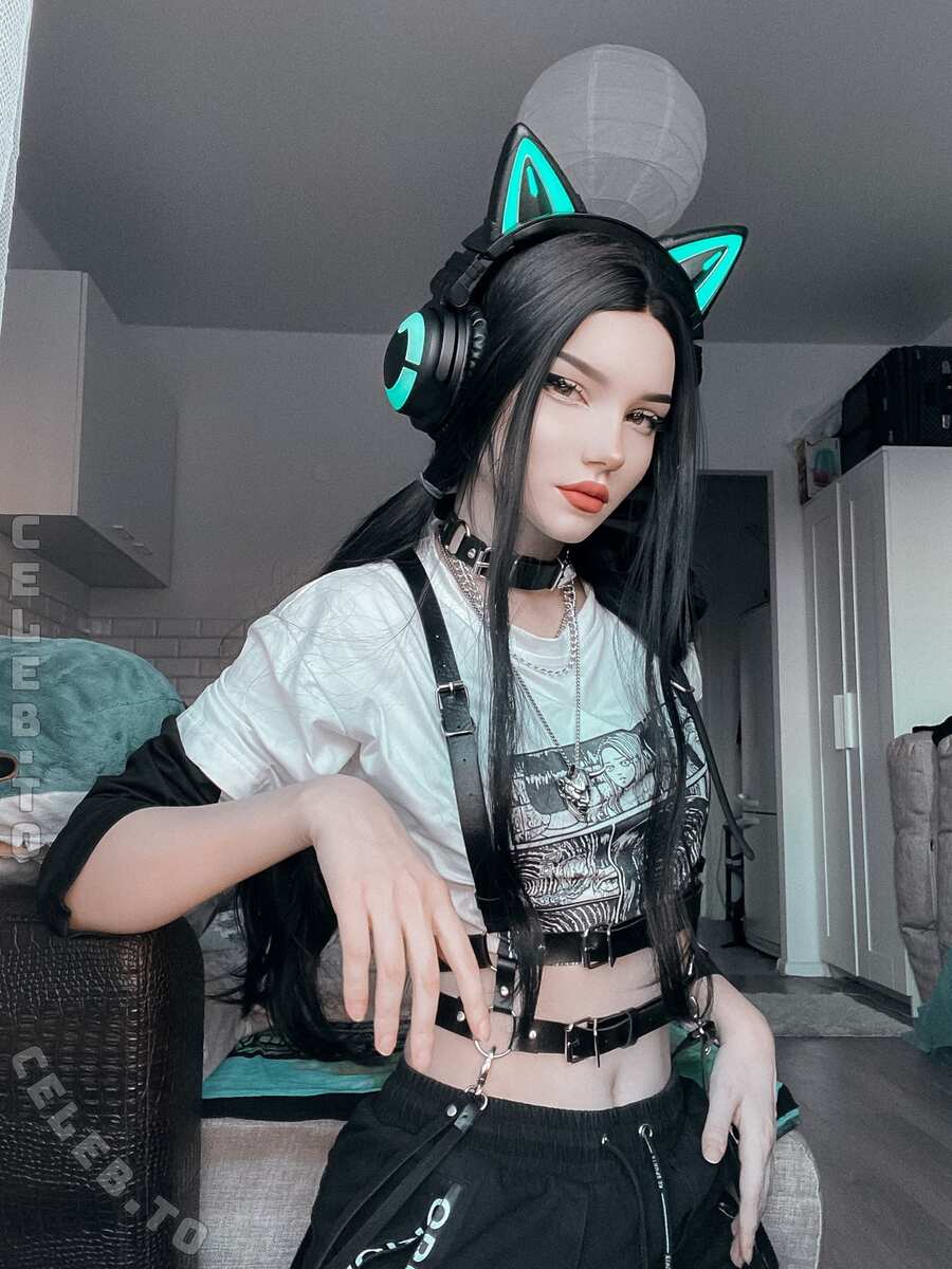 Felvelial nude photo 3