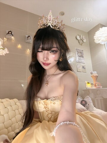 Feng nude photo 2