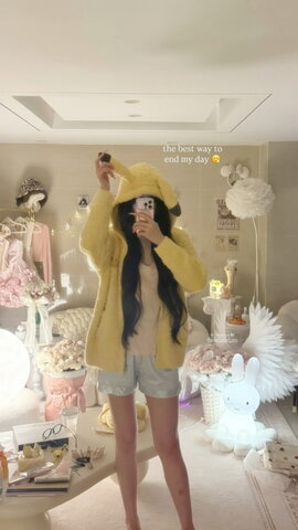 Feng nude photo 1