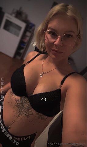 Fenni2002 nude photo 6