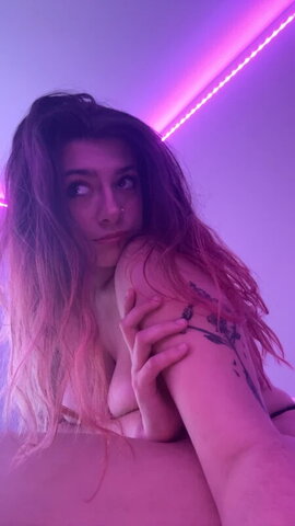 FG-EMS nude photo 1