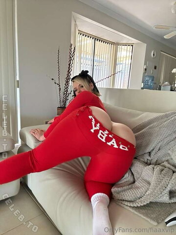 Fiaaxvip nude photo 31