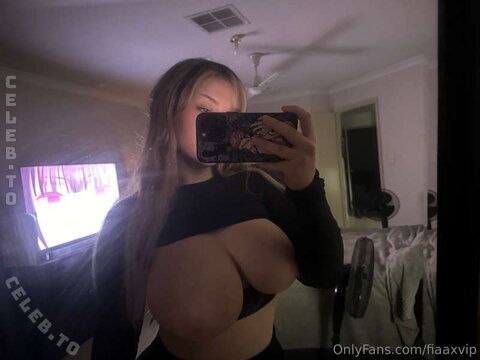 Fiaaxvip nude photo 13