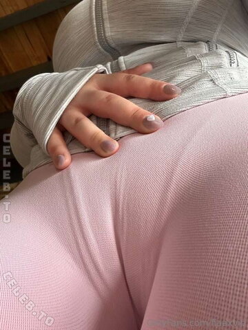 Fiaaxvip nude photo 8
