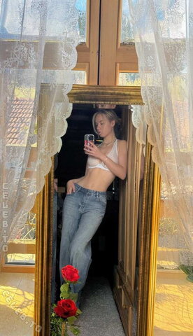 Finifee nude photo 6
