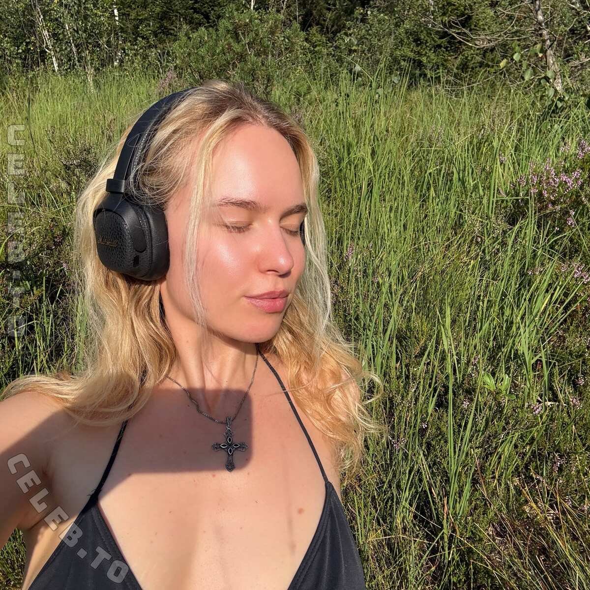 Finifee nude photo 2