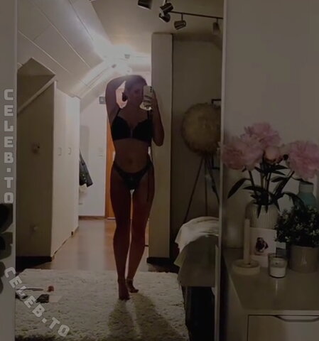Finnja von Buenhove nude photo 1