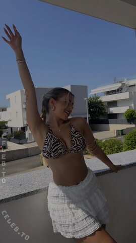 Fiona KJ nude photo 2