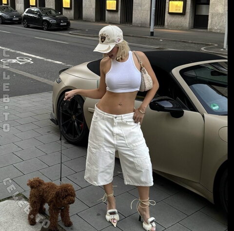 Fioonaax nude photo 4
