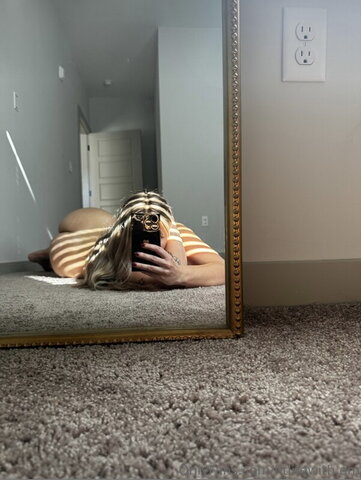 fitlifewith.em nude photo 11
