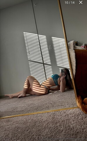 fitlifewith.em nude photo 2