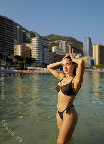 Fitnessgirlemma nude photo 3