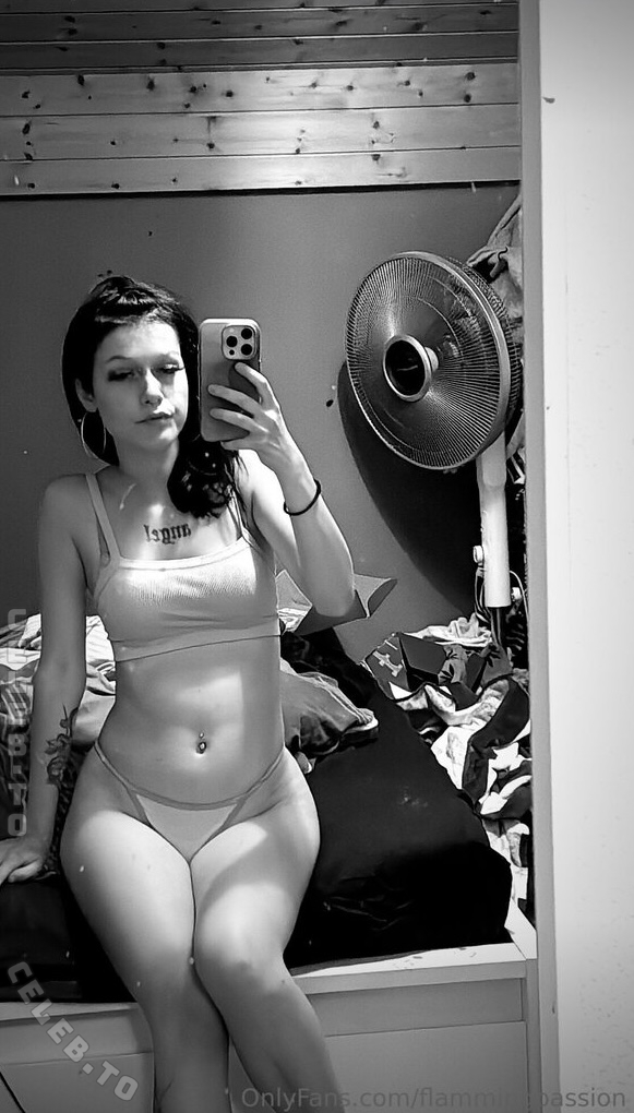 flammiiii nude photo 3