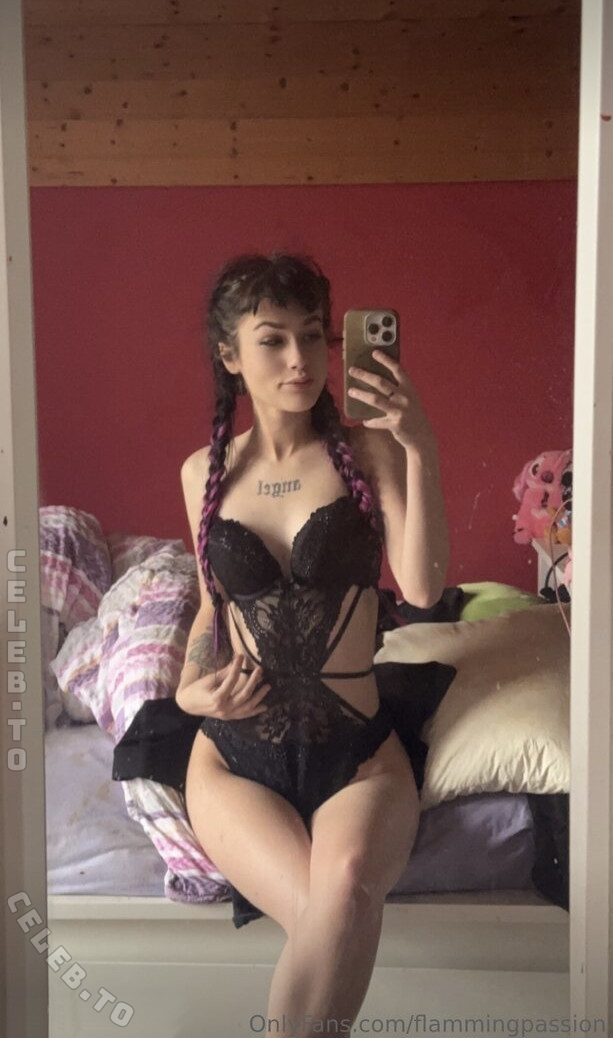 flammiiii nude photo 3