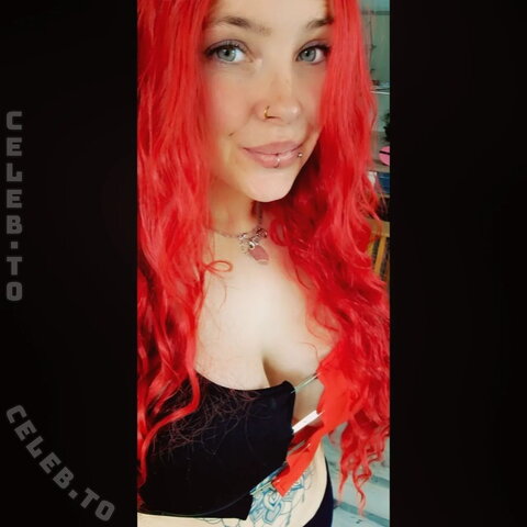 Flashinaa nude photo 4