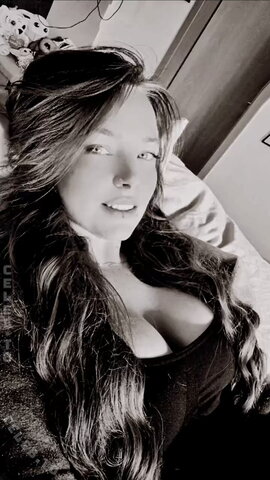 Flashinaa nude photo 3
