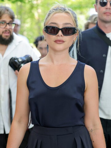 Florence Pugh Hot (4 photos)