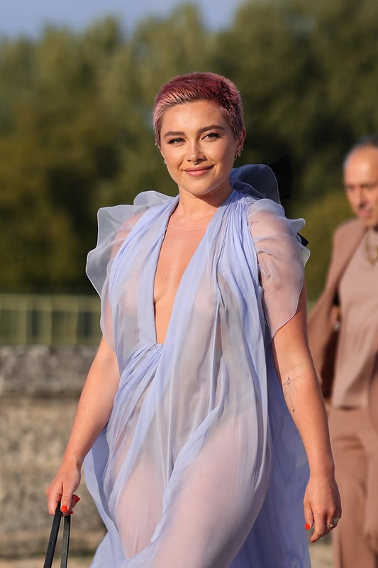 Florence Pugh nude photo 3
