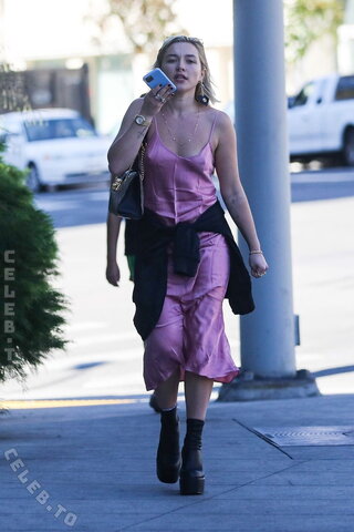 Florence Pugh #pokies shopping in West Hollywood 11/22/2022