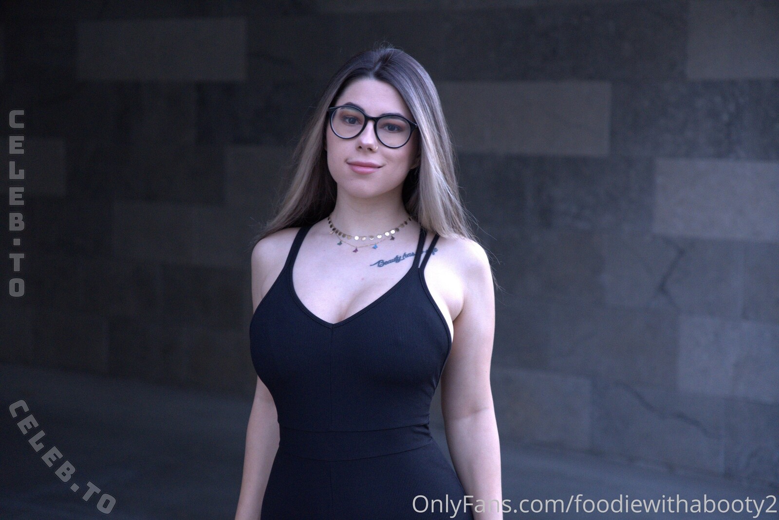Foodiewithabooty2 nude photo 2