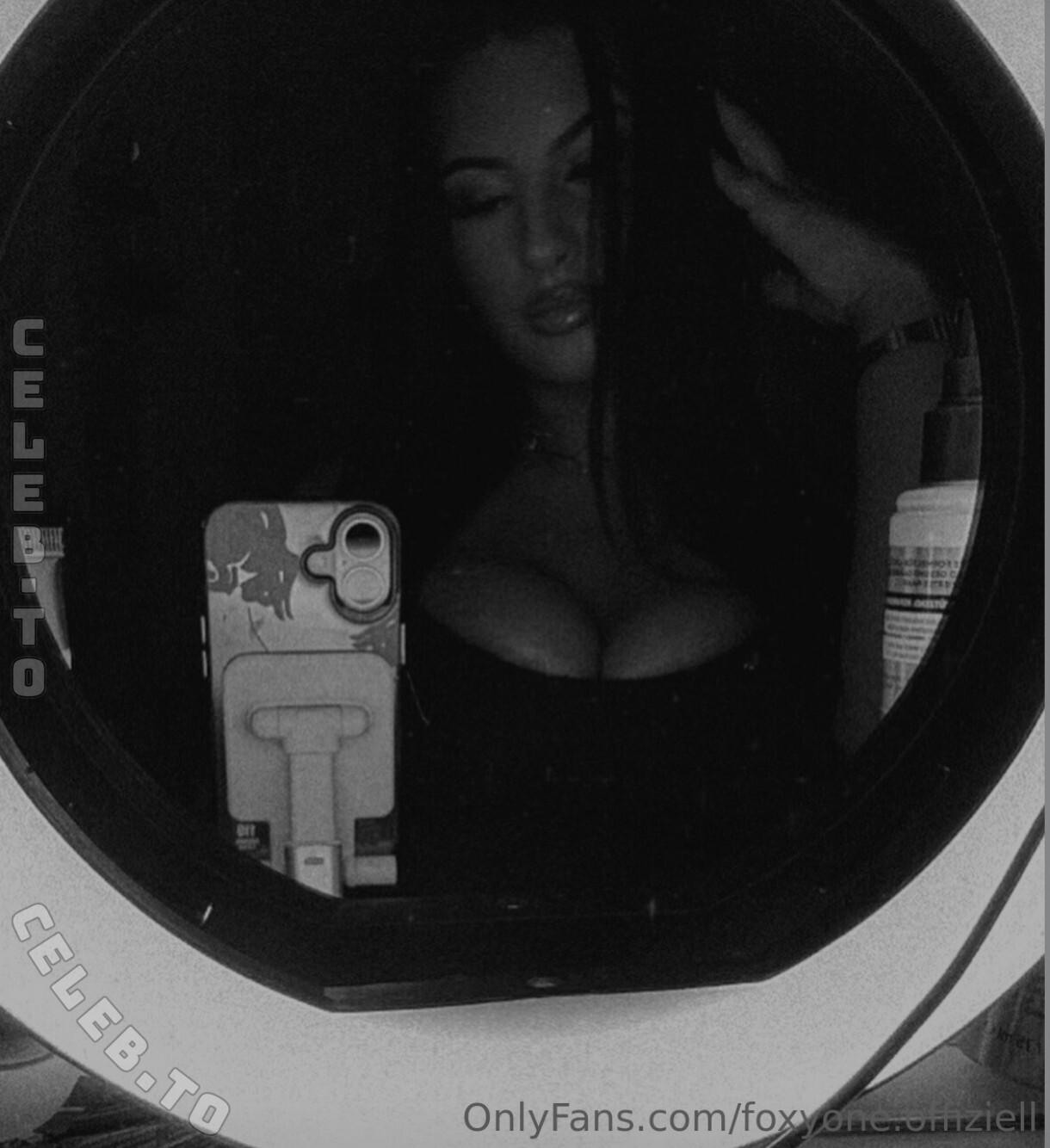 foxyone.offziell nude photo 2