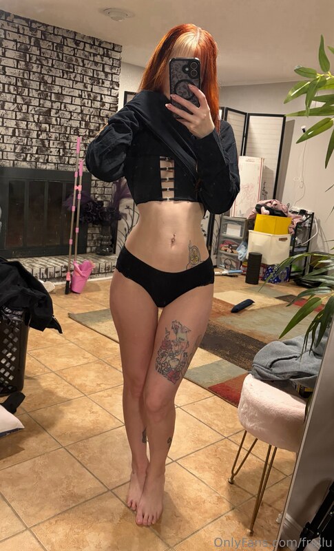 Frailu nude photo 6