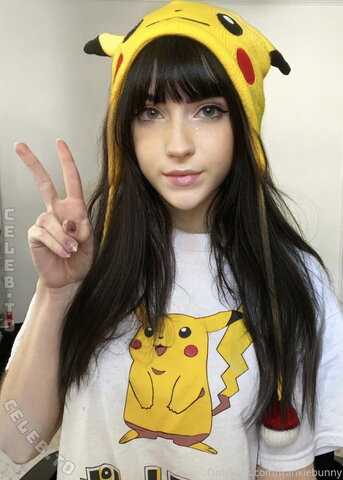 Frankiebunny Hot (2 photos)