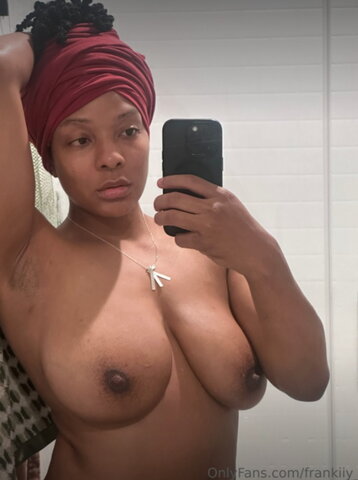 Frankiiy nude photo 5