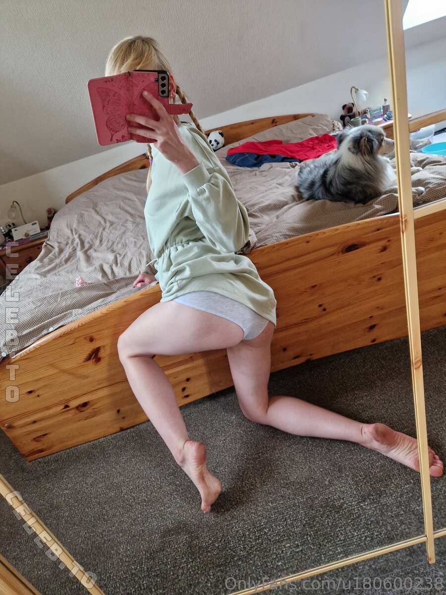 Franziska Reineke nude photo 4