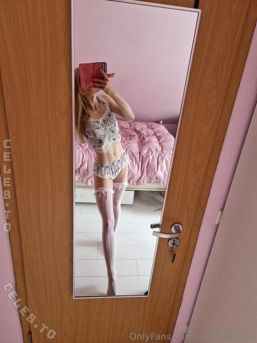 Franziska Reineke nude photo 7