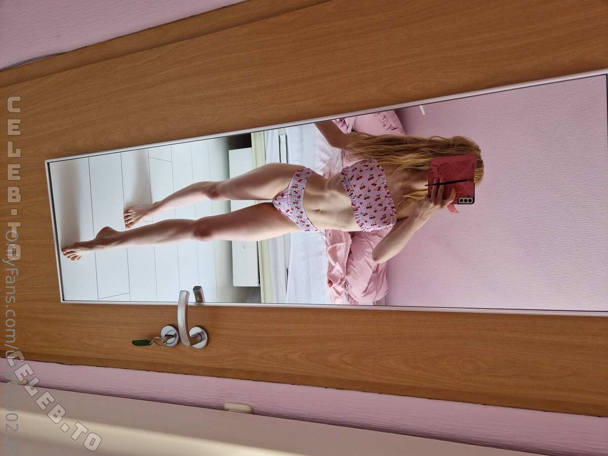 Franziska Reineke nude photo 11