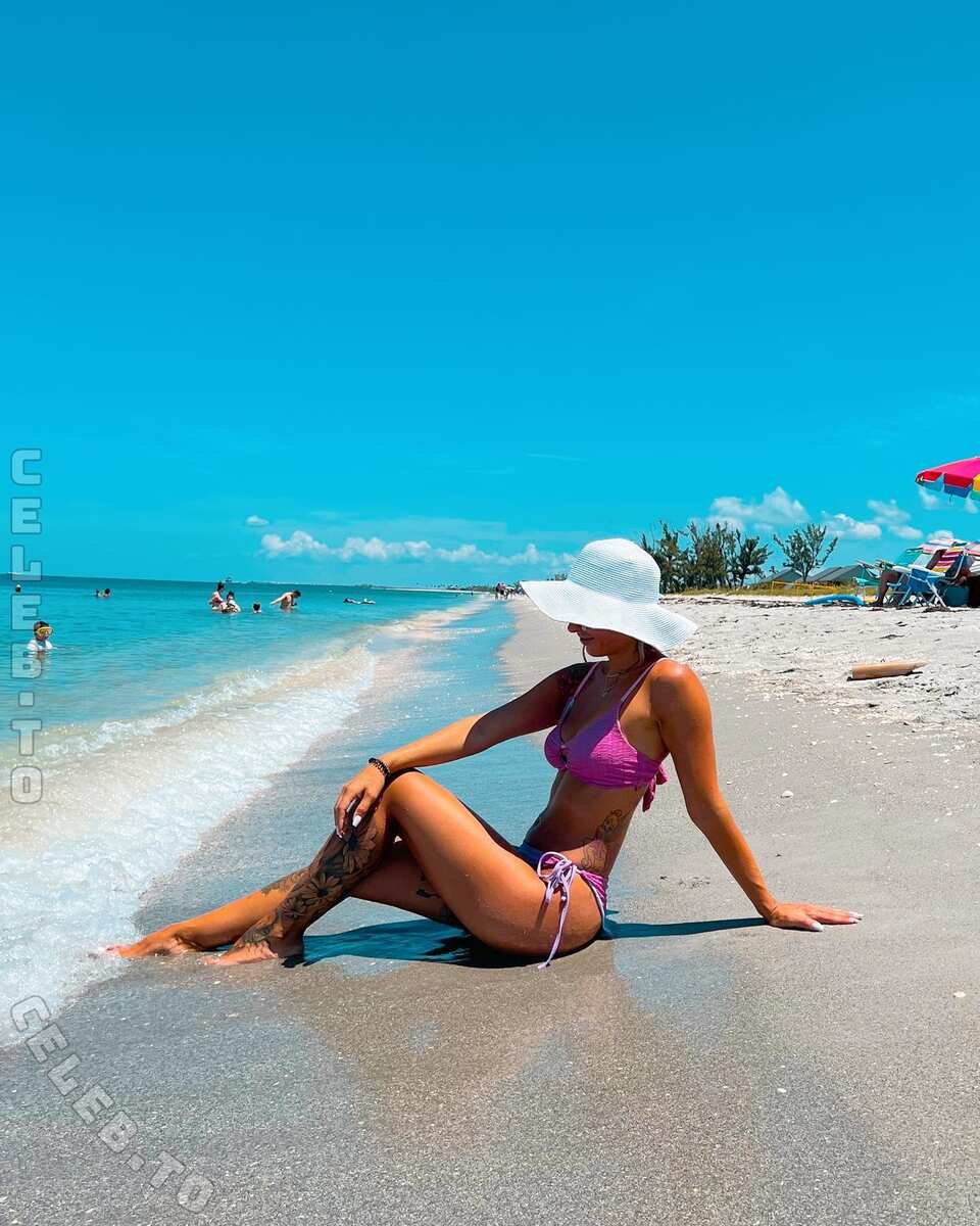 Franzissel nude photo 2