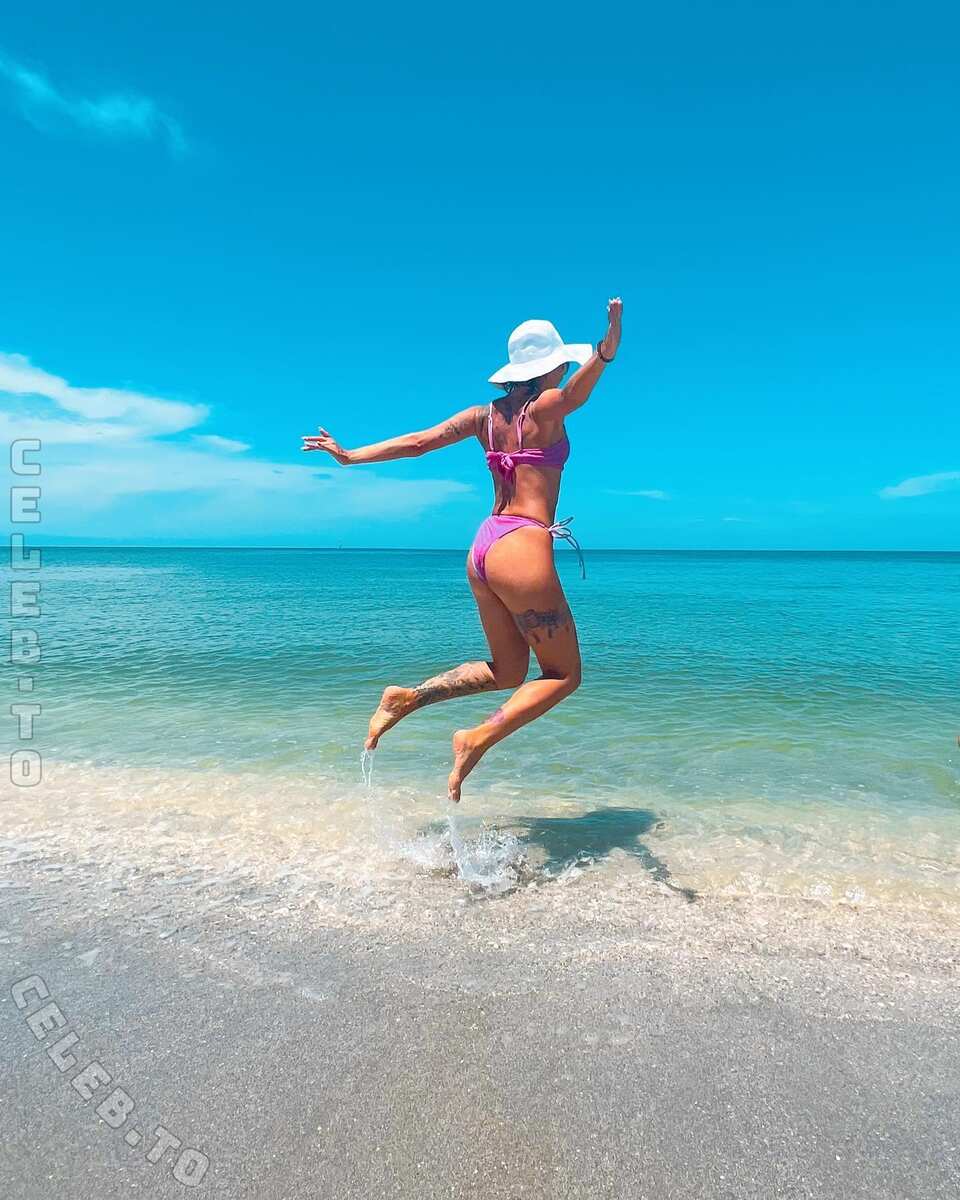 Franzissel nude photo 3