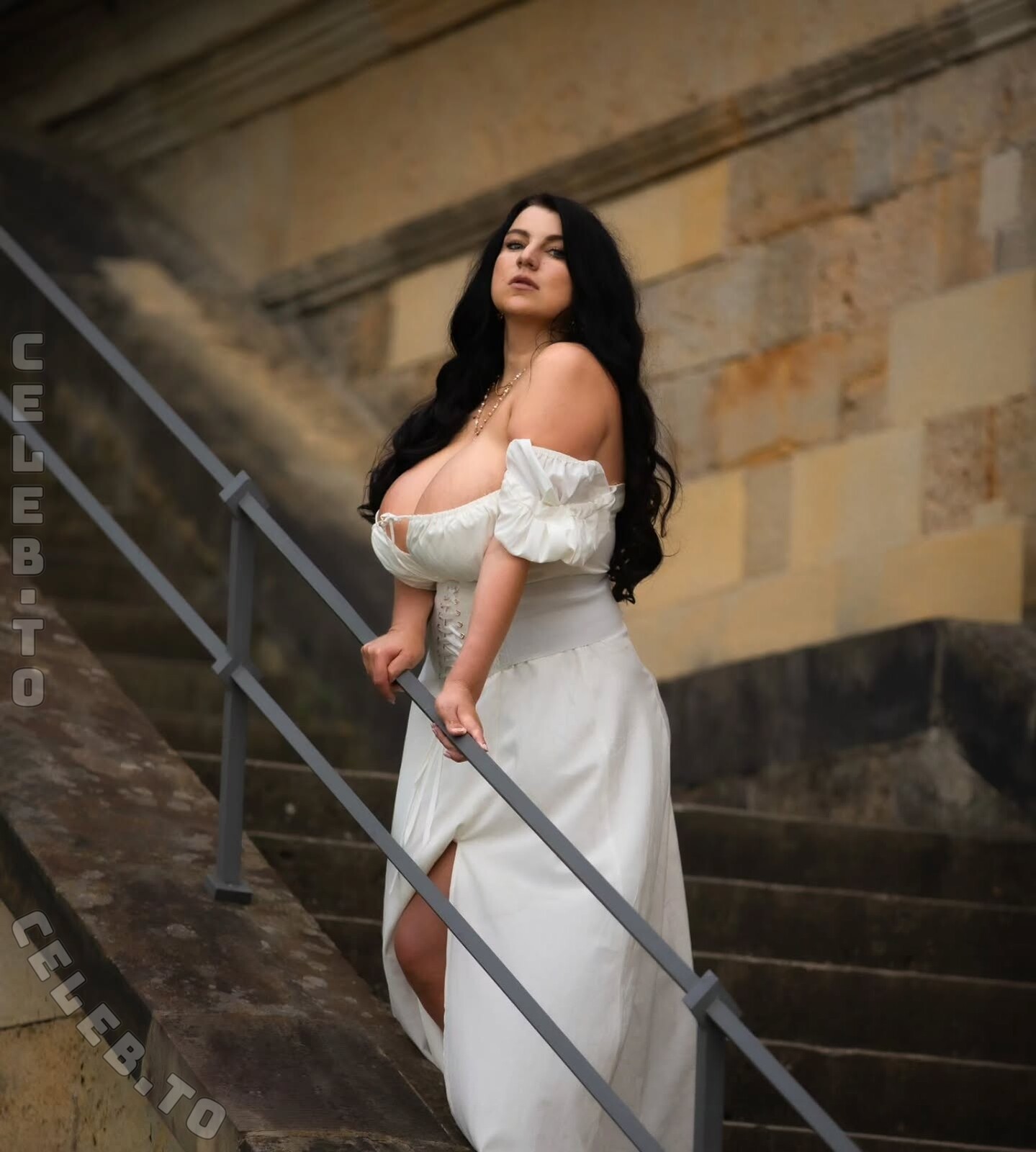 Frautramvai4ik nude photo 2