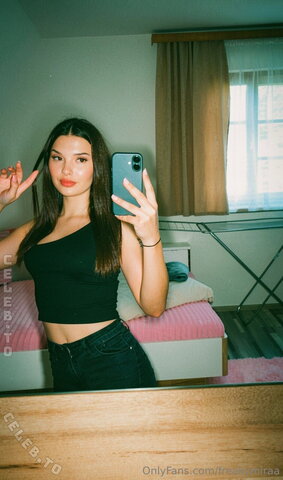 freakymiraa nude photo 2