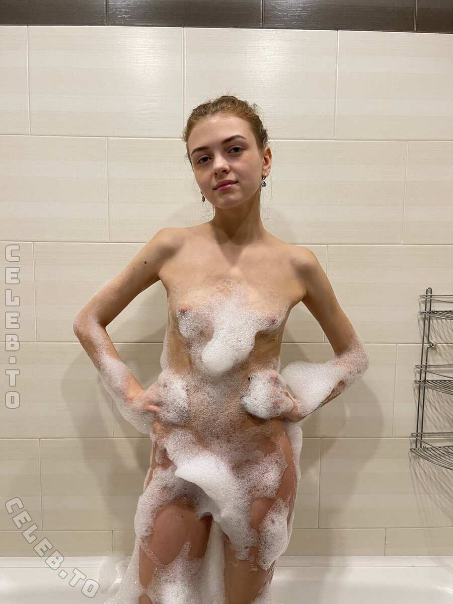 freckles nude photo 15
